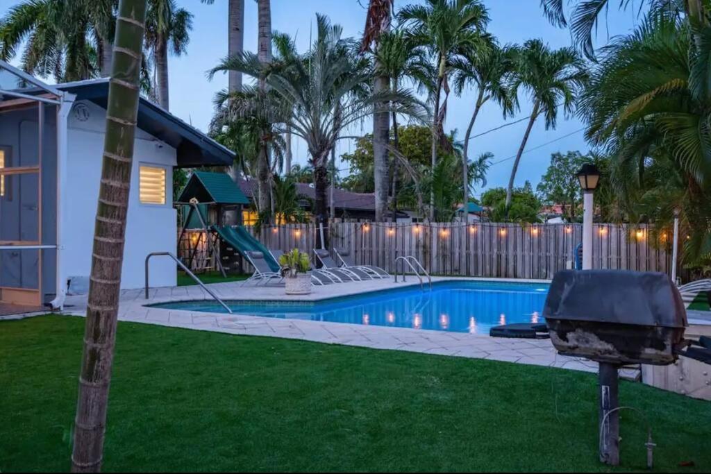 4K Sqft Home Heated Pool Hollywood Exterior photo
